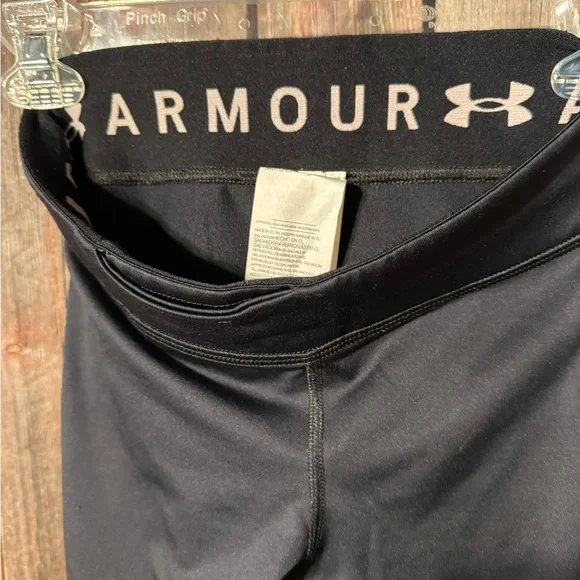 EUC Womens Small Under Armour Leggings Black and White - Picture 6 of 7